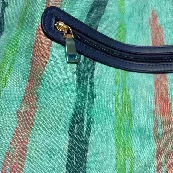 MC NWOT large purse with crossbody strap - Picture 2 of 5